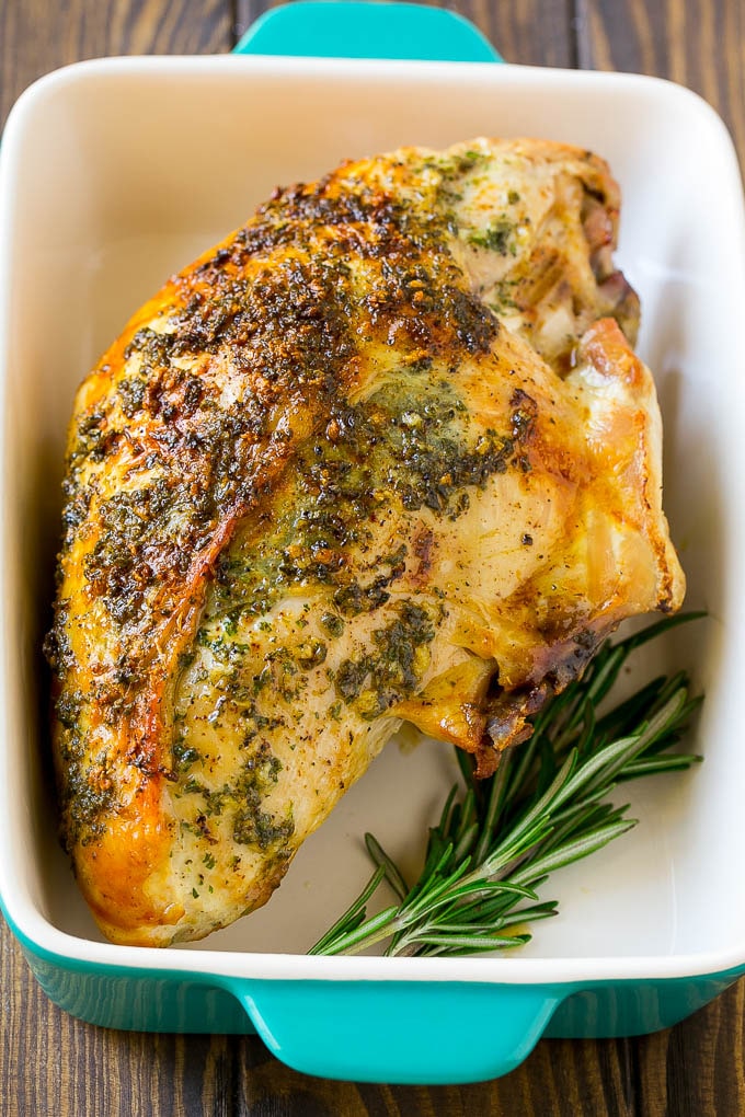 https://www.dinneratthezoo.com/wp-content/uploads/2018/10/roasted-turkey-breast-5.jpg